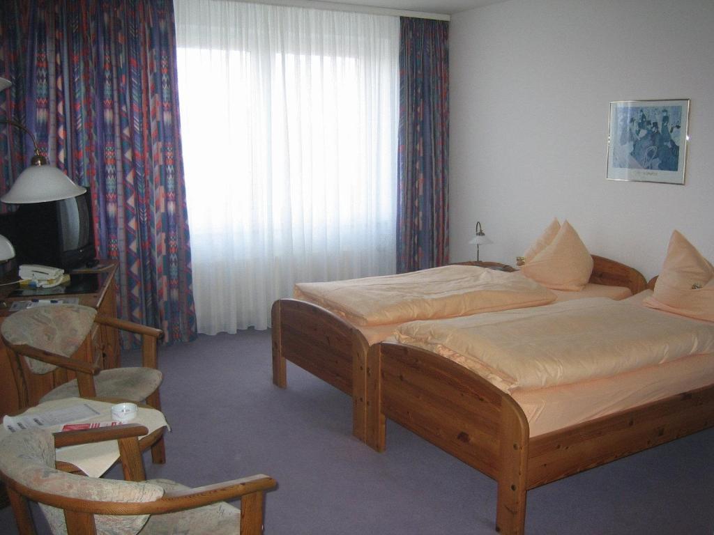 Neustaedter Hof Hotel Garni Нойштадт-ан-дер-Рюбенберґе Екстер'єр фото